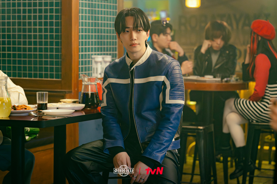 Lee Jun Ho and Kim Min Ha Flaunt Retro Fashion in Typhoon Family