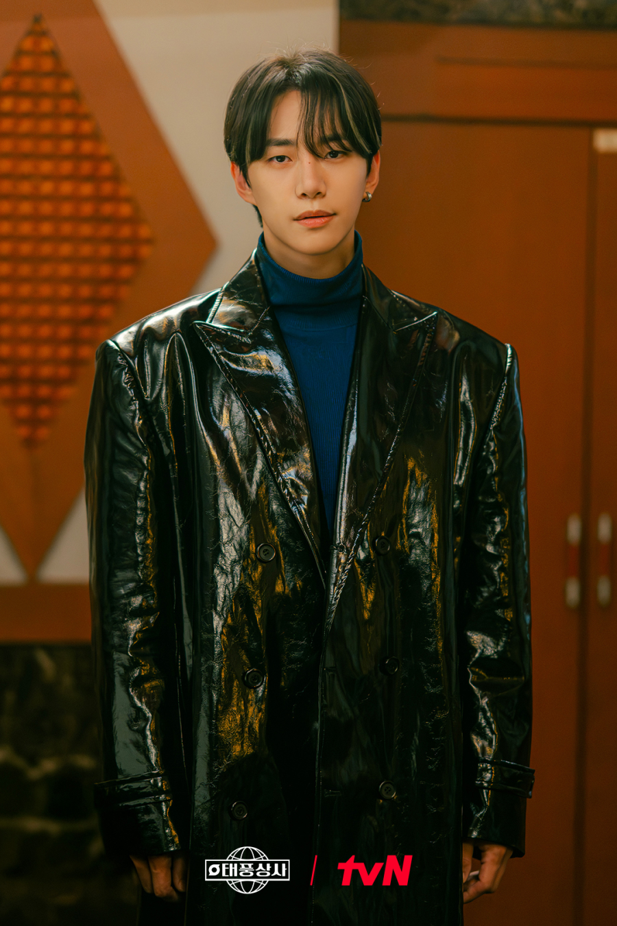 Lee Jun Ho and Kim Min Ha Flaunt Retro Fashion in Typhoon Family